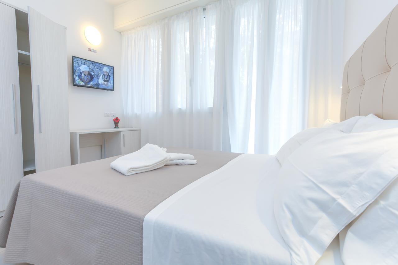 Hotel Tourist Meuble Rimini Kültér fotó